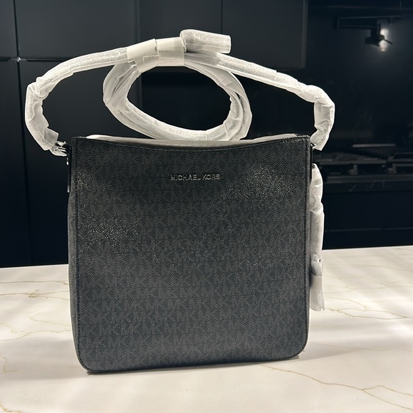 Michael Kors Jet Set Travel Large Logo Messager Bag - Picture 4 of 7